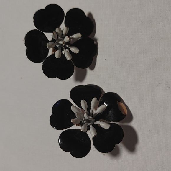 VINTAGE PIN w/CLIP EARRINGS BLK/WHT - Picture 3 of 4